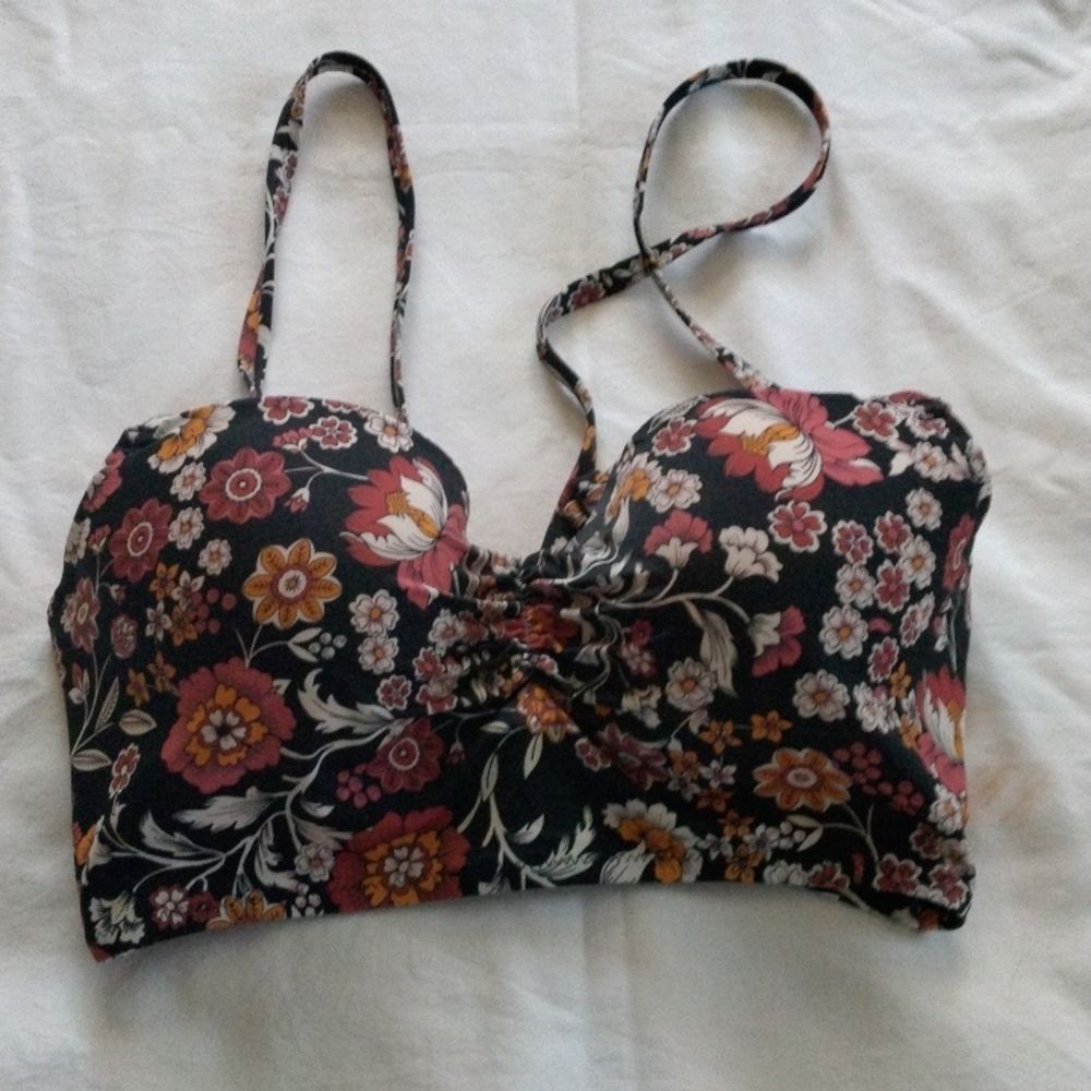 Shade & Shore swimsuit top size 36D. NWT